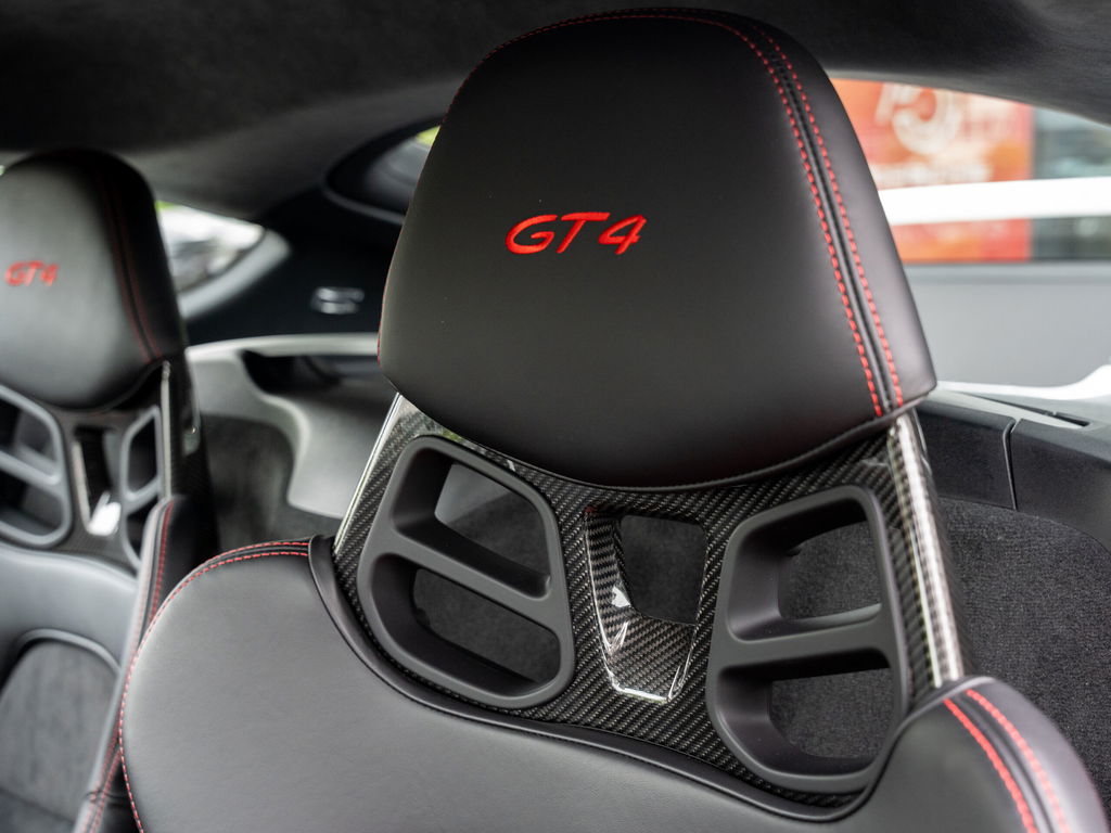 Porsche 718 Cayman GT4