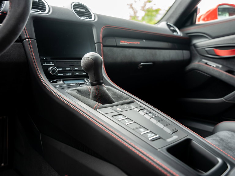 Porsche 718 Cayman GT4