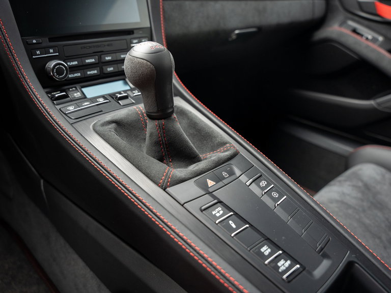 Porsche 718 Cayman GT4