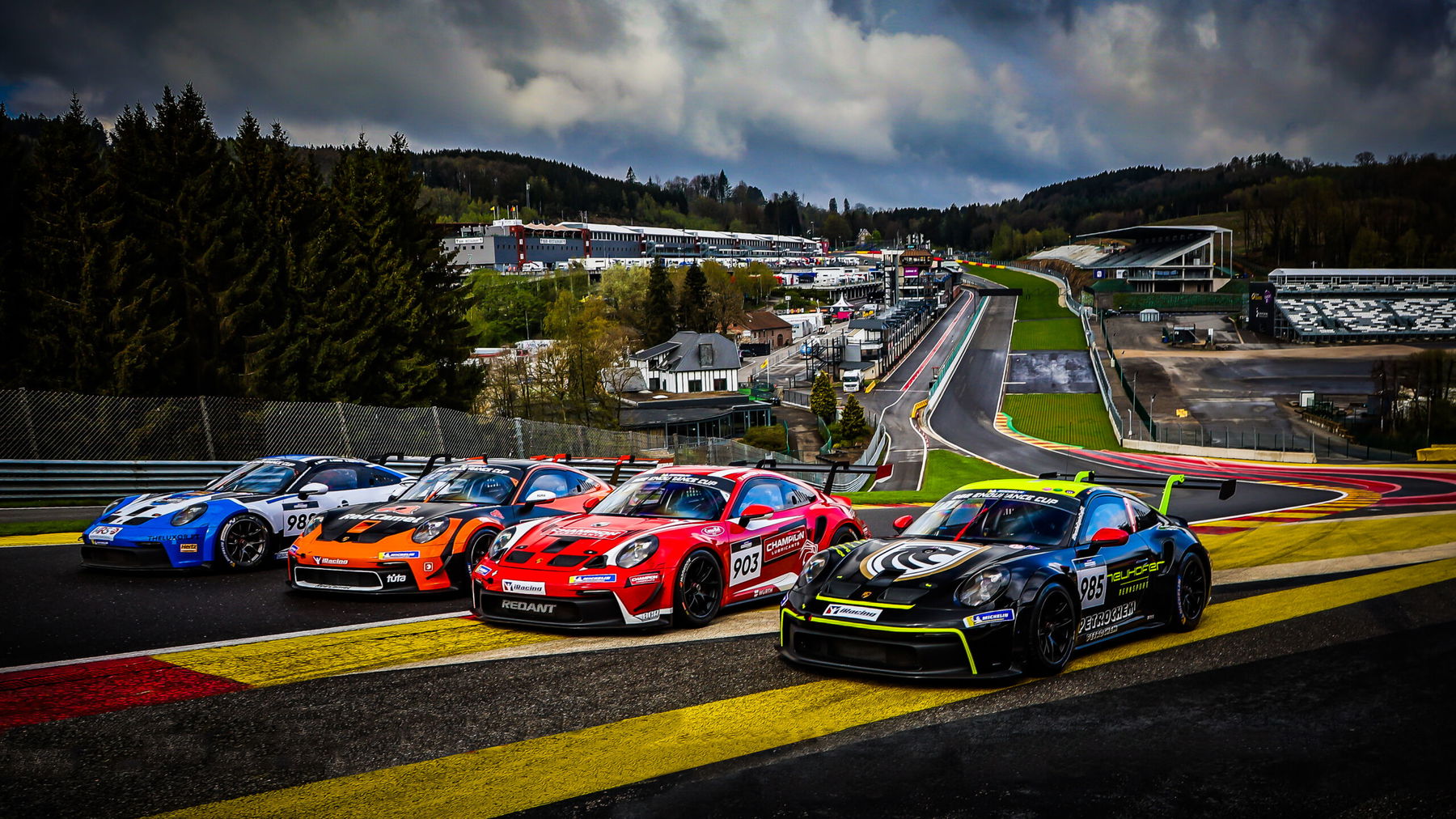 Porsche 992 GT3 Cup 12h Spa 992 Endurance Cup my Michelin at Eau Rouge
