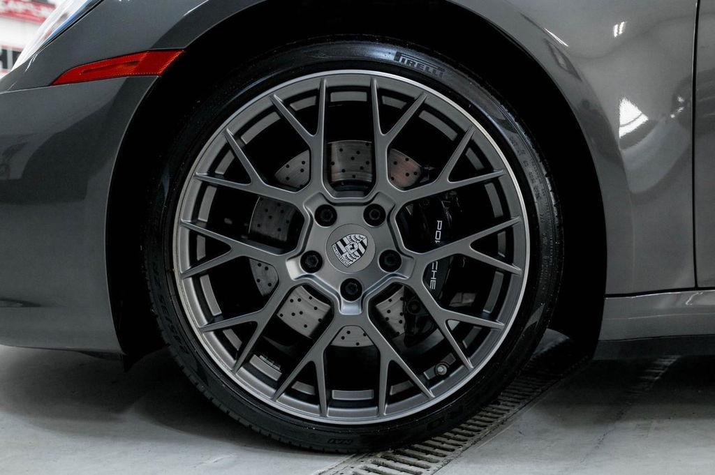 Porsche 992 Carrera 4S