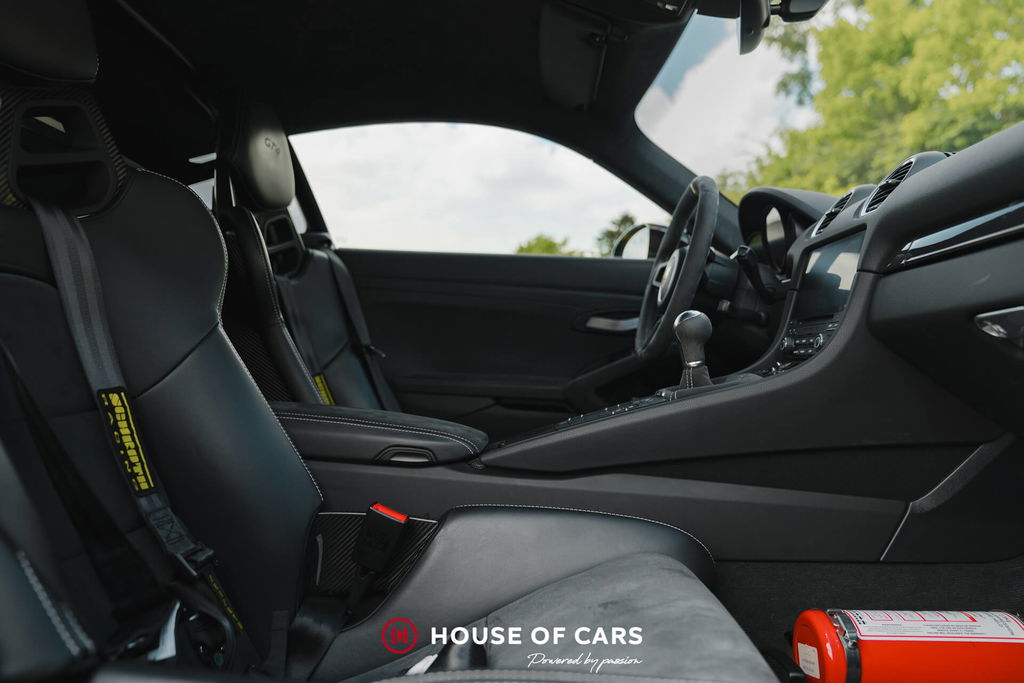 Porsche 718 Cayman GT4