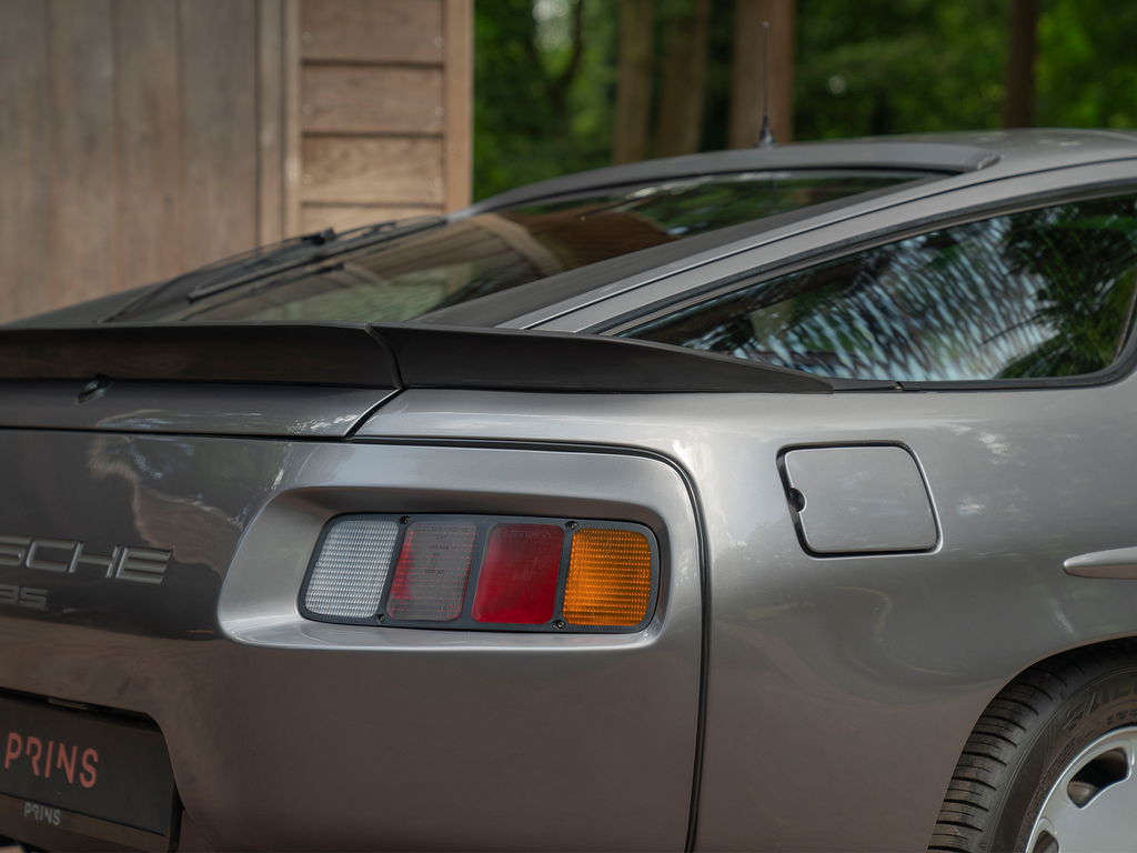 Porsche 928 S