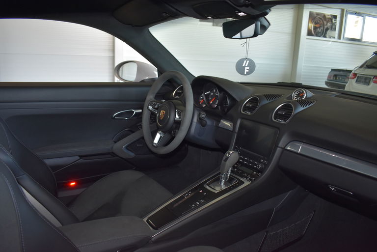 Porsche 718 Cayman GTS 4.0