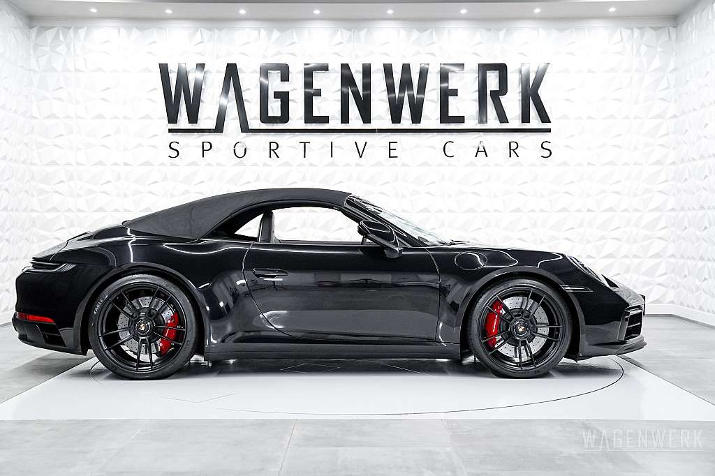 Porsche 992 Carrera 4 GTS