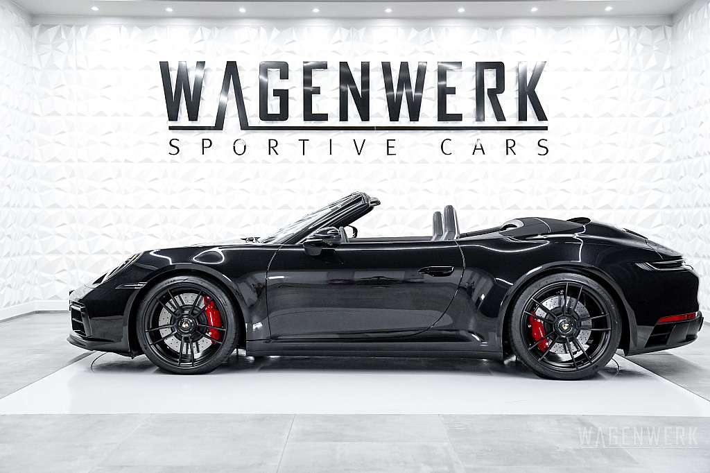 Porsche 992 Carrera 4 GTS