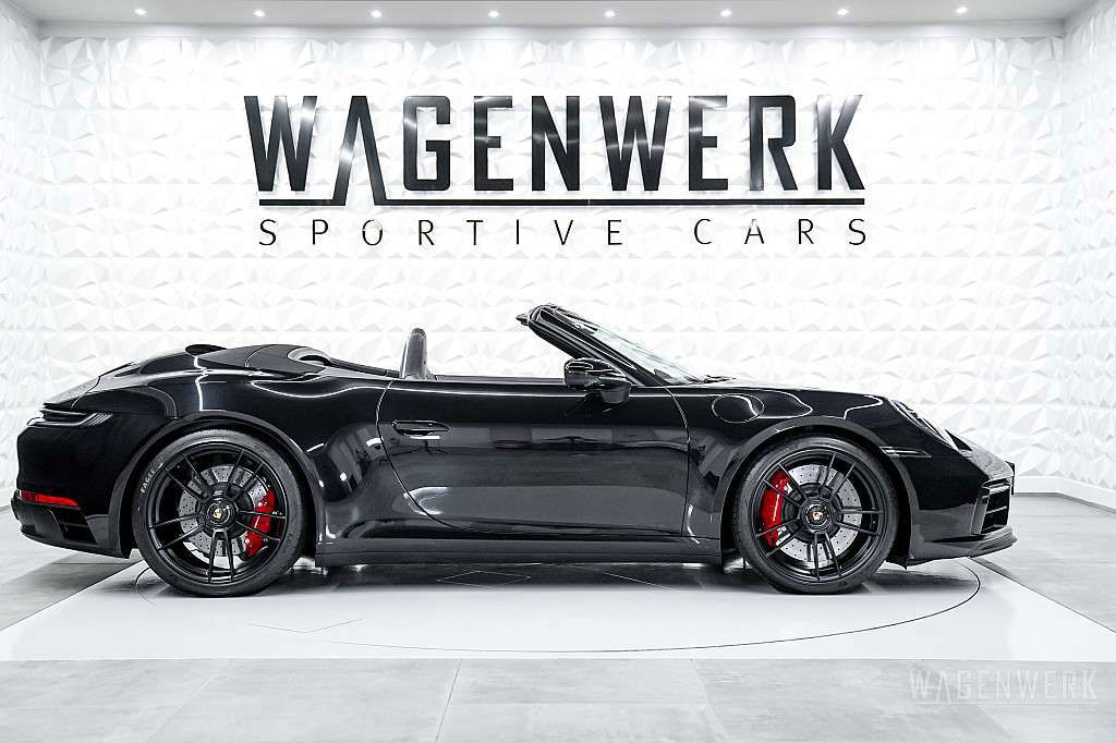 Porsche 992 Carrera 4 GTS