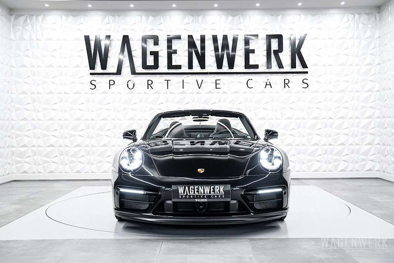 Porsche 992 Carrera 4 GTS