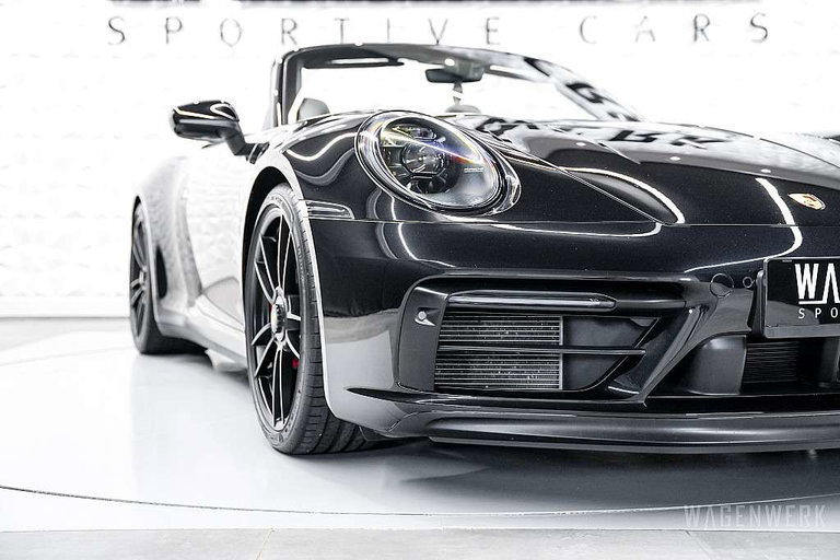 Porsche 992 Carrera 4 GTS