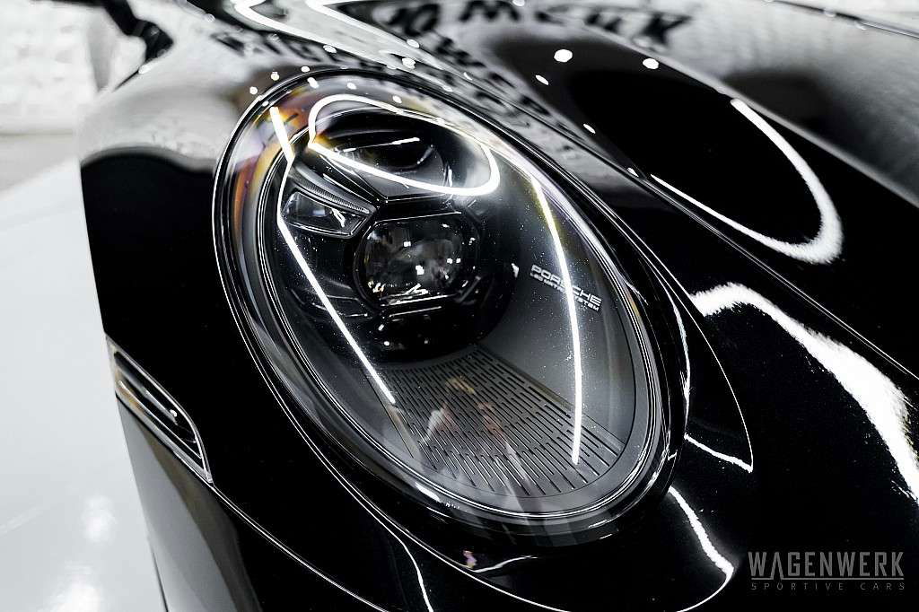 Porsche 992 Carrera 4 GTS