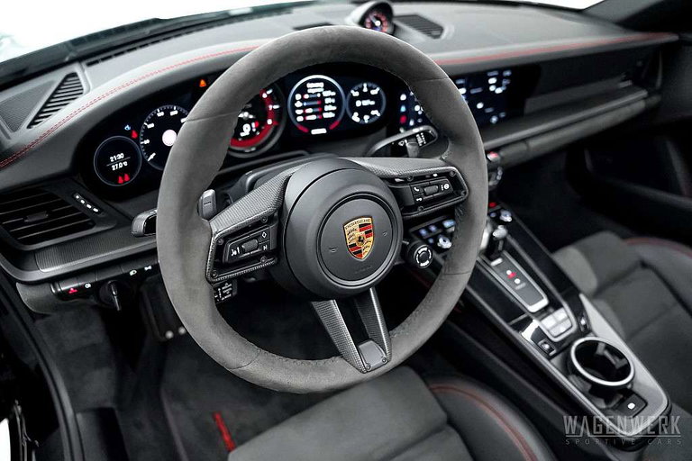 Porsche 992 Carrera 4 GTS