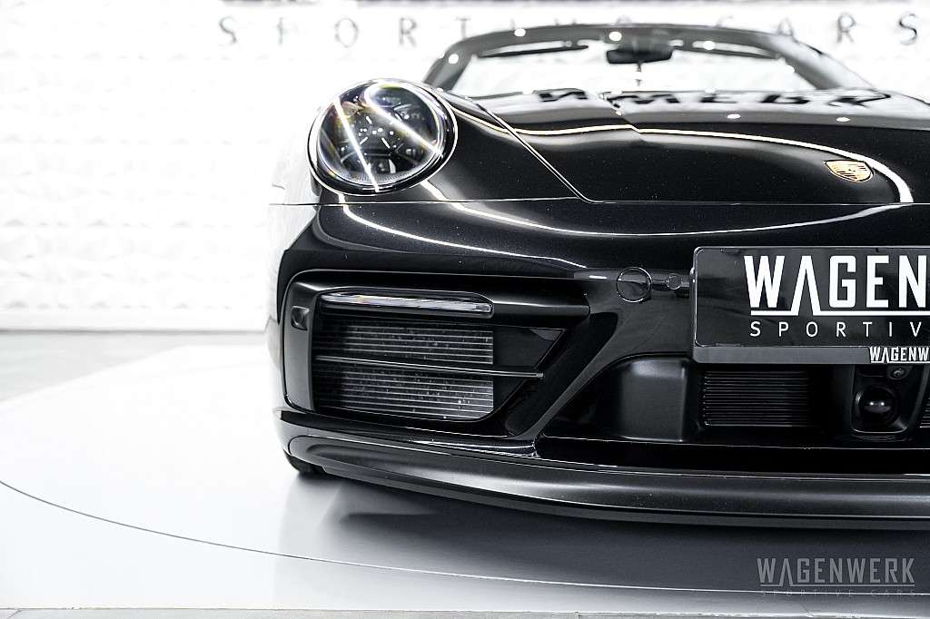 Porsche 992 Carrera 4 GTS