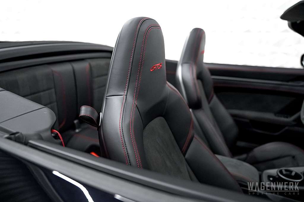 Porsche 992 Carrera 4 GTS