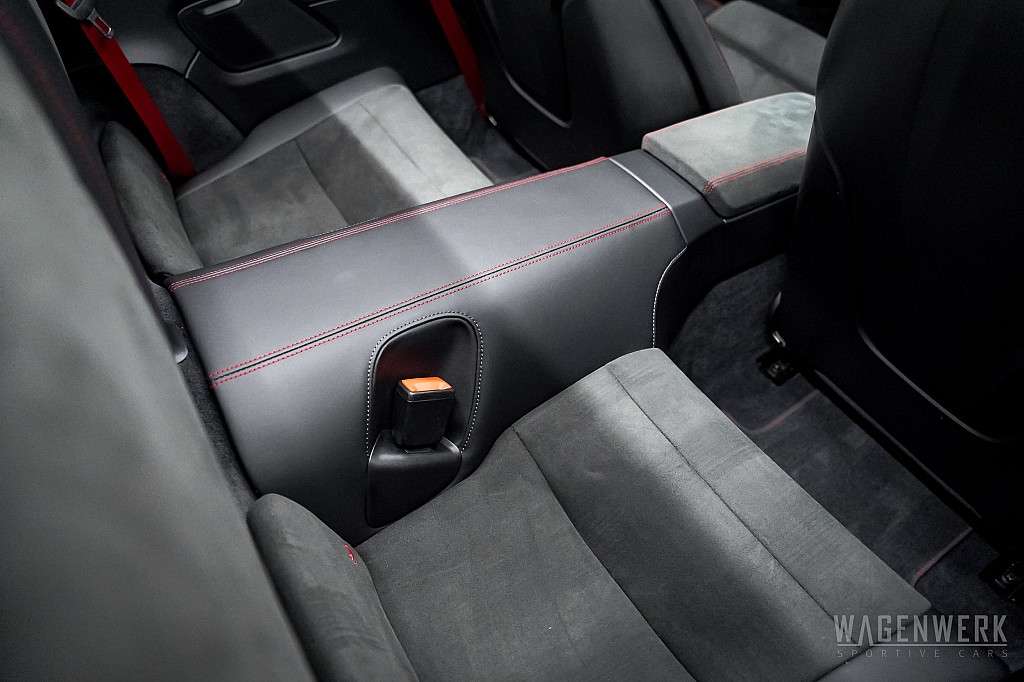 Porsche 992 Carrera 4 GTS