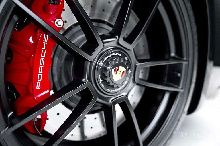 Porsche 992 Carrera 4 GTS