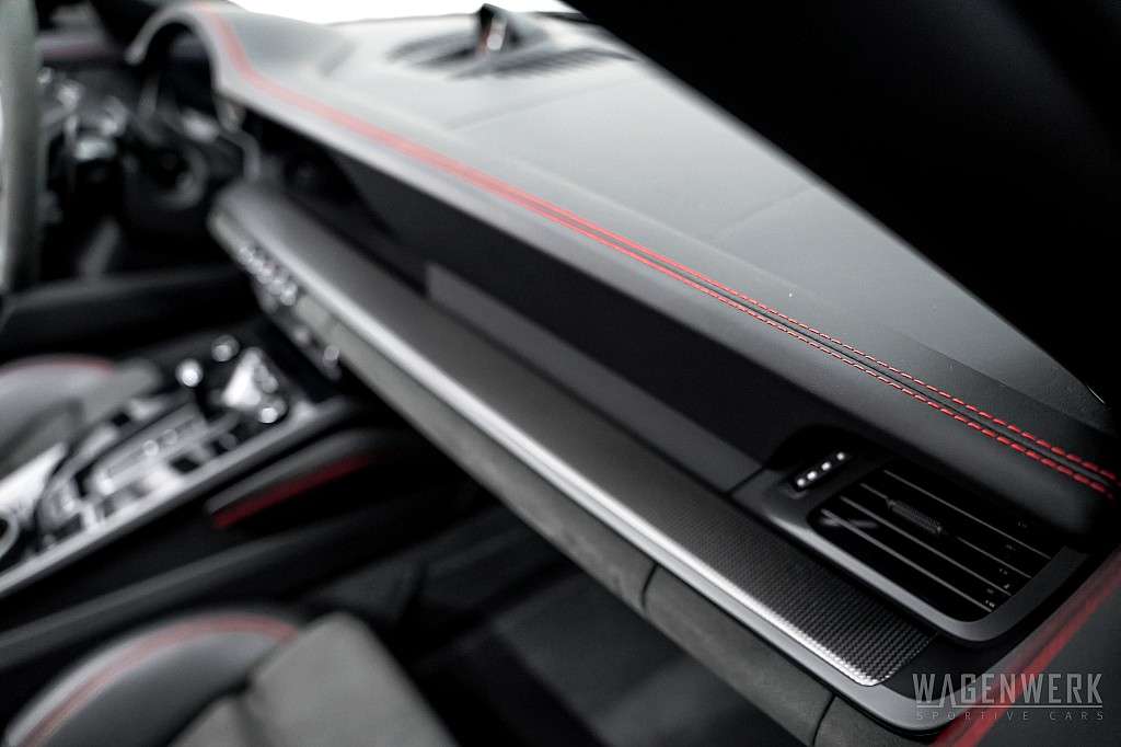 Porsche 992 Carrera 4 GTS