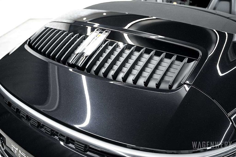 Porsche 992 Carrera 4 GTS