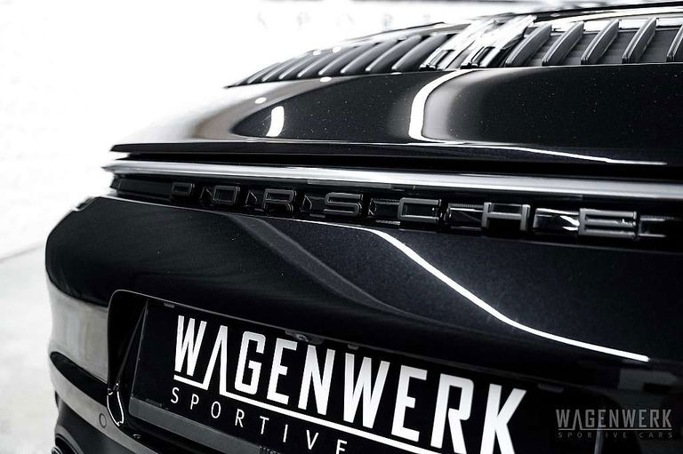 Porsche 992 Carrera 4 GTS