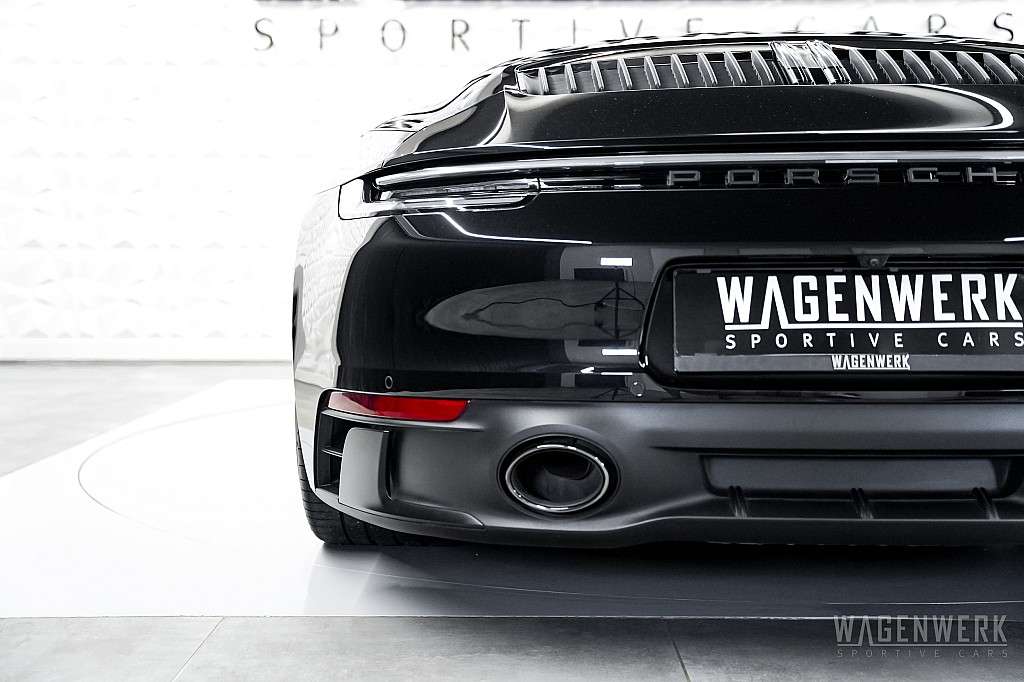 Porsche 992 Carrera 4 GTS
