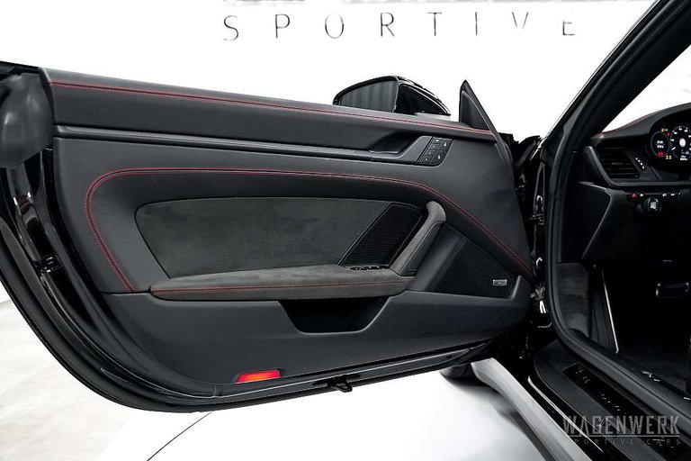 Porsche 992 Carrera 4 GTS