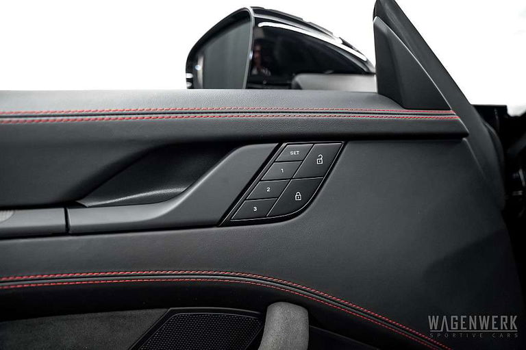 Porsche 992 Carrera 4 GTS