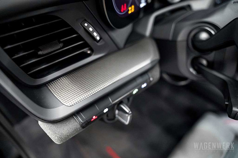 Porsche 992 Carrera 4 GTS