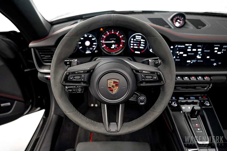 Porsche 992 Carrera 4 GTS