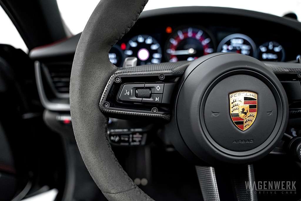 Porsche 992 Carrera 4 GTS