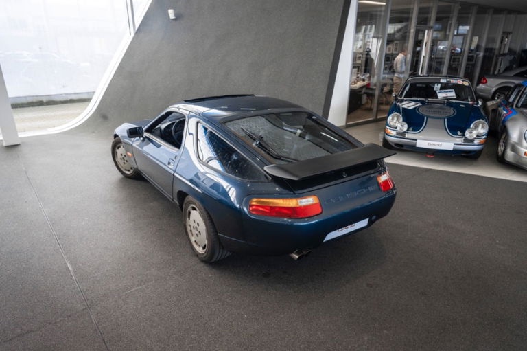 Porsche 928 S4