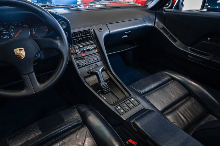 Porsche 928 S4