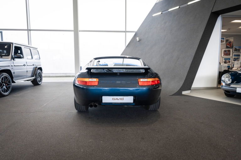 Porsche 928 S4