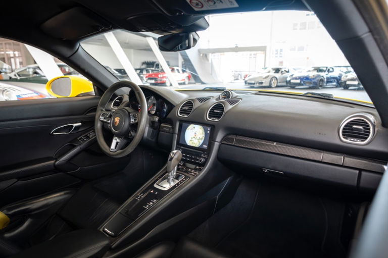 Porsche 718 Cayman S