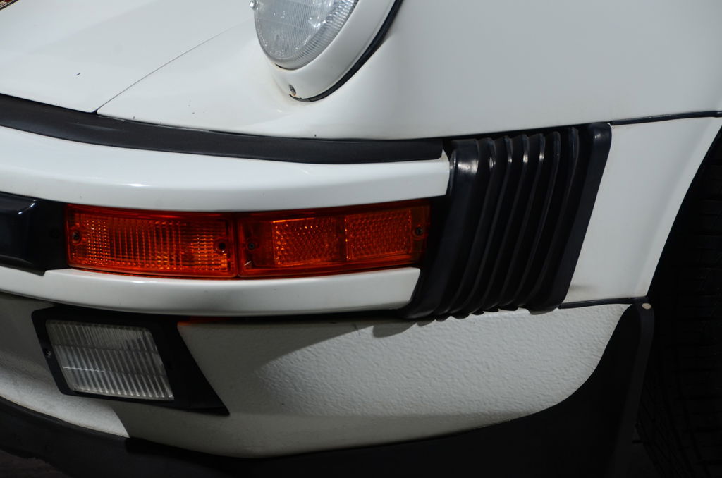 Porsche 911 Carrera 3.2 (US)