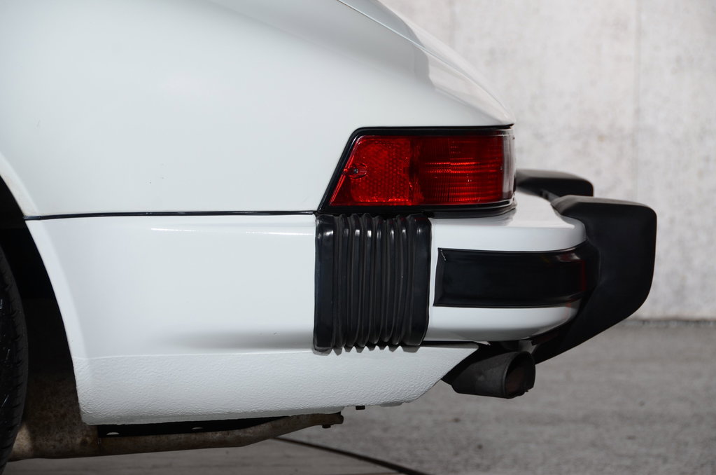 Porsche 911 Carrera 3.2 (US)