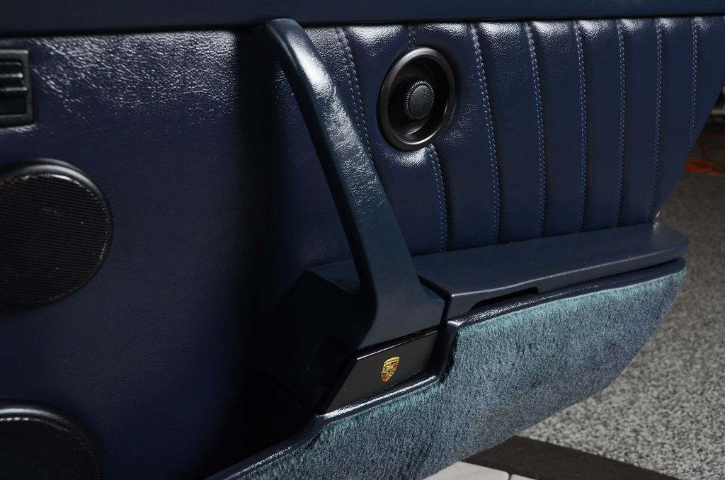 Porsche 911 Carrera 3.2 (US)