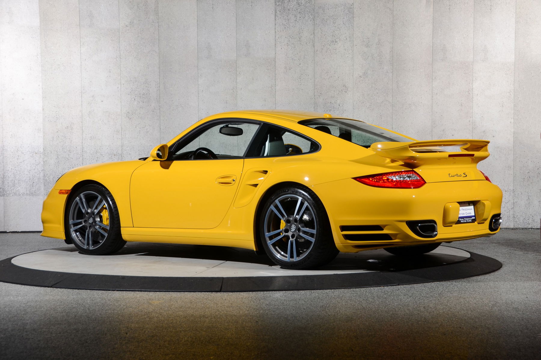 【未開封】アイドロン Porsche 911 Turbo S 2011 イエロー 未開封】アイドロン Porsche 911 Turbo S 2011 イエロー