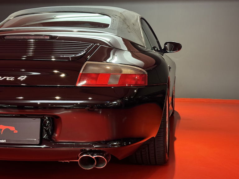 Porsche 996 Carrera 4