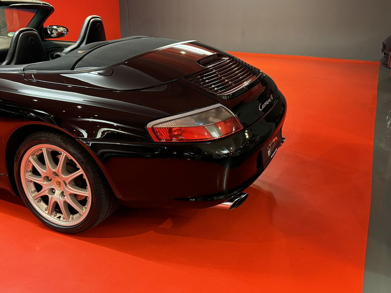 Porsche 996 Carrera 4