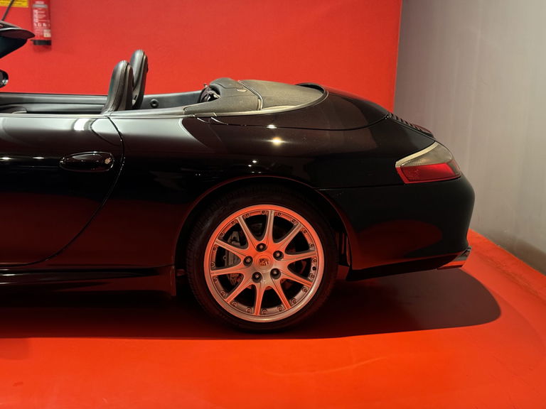 Porsche 996 Carrera 4