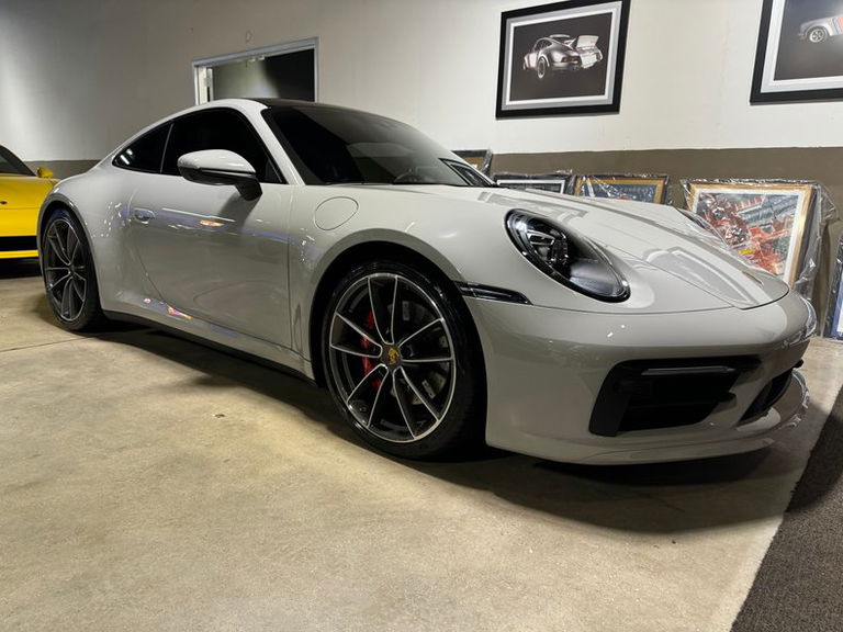 Porsche 992 Carrera 4S