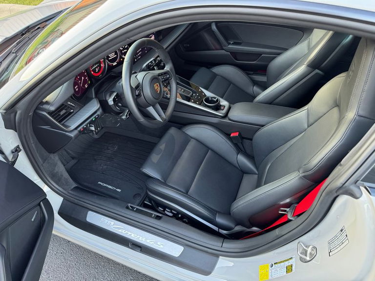 Porsche 992 Carrera 4S