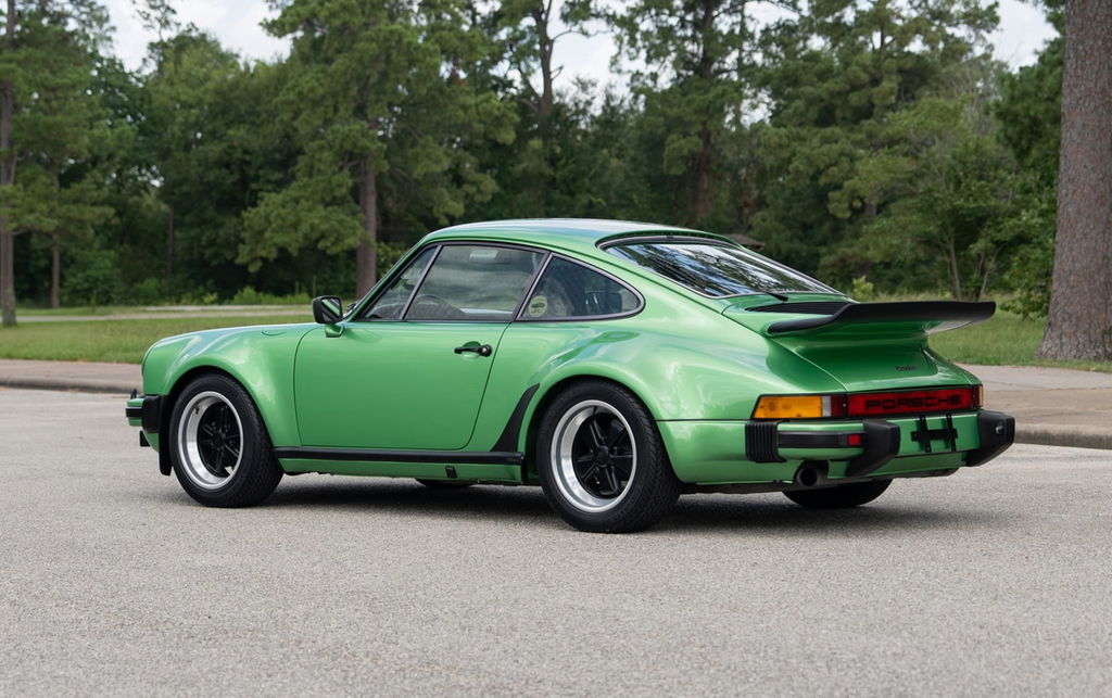 Porsche 911 Turbo 3.3 (US)
