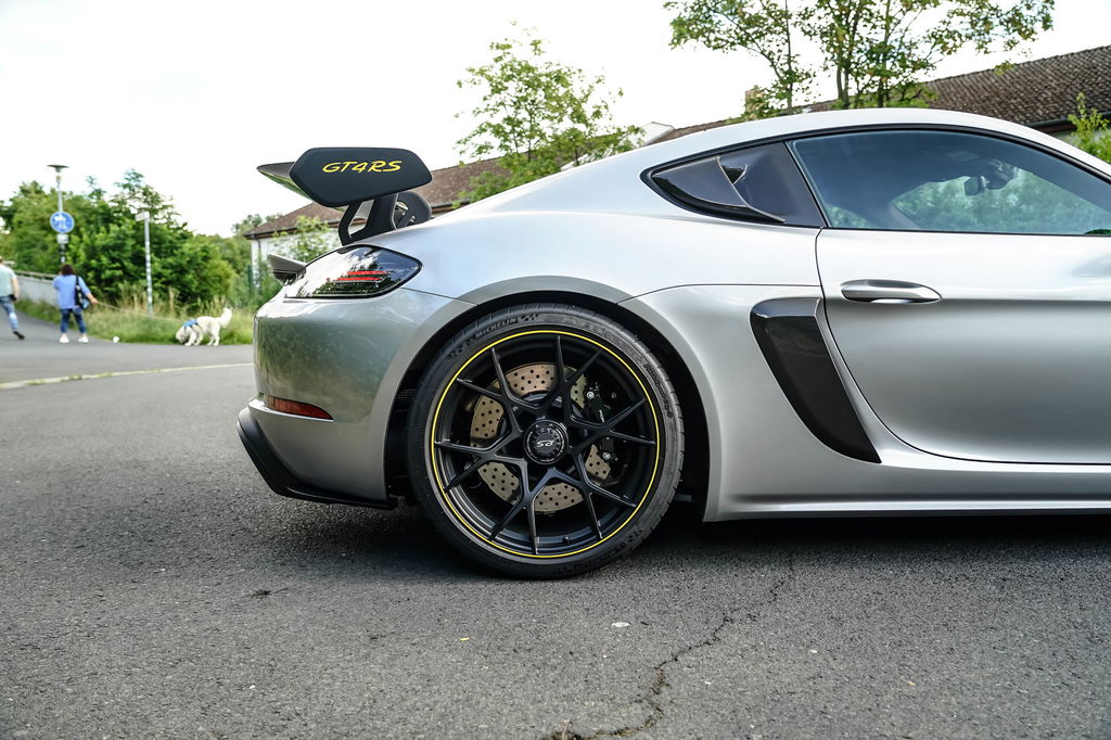 Porsche 718 Cayman GT4 RS