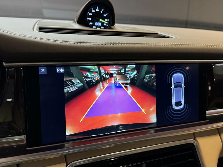 Porsche Panamera 4 E-Hybrid