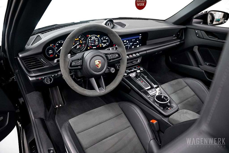 Porsche 992 Carrera GTS
