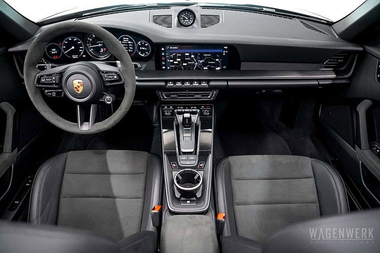 Porsche 992 Carrera GTS