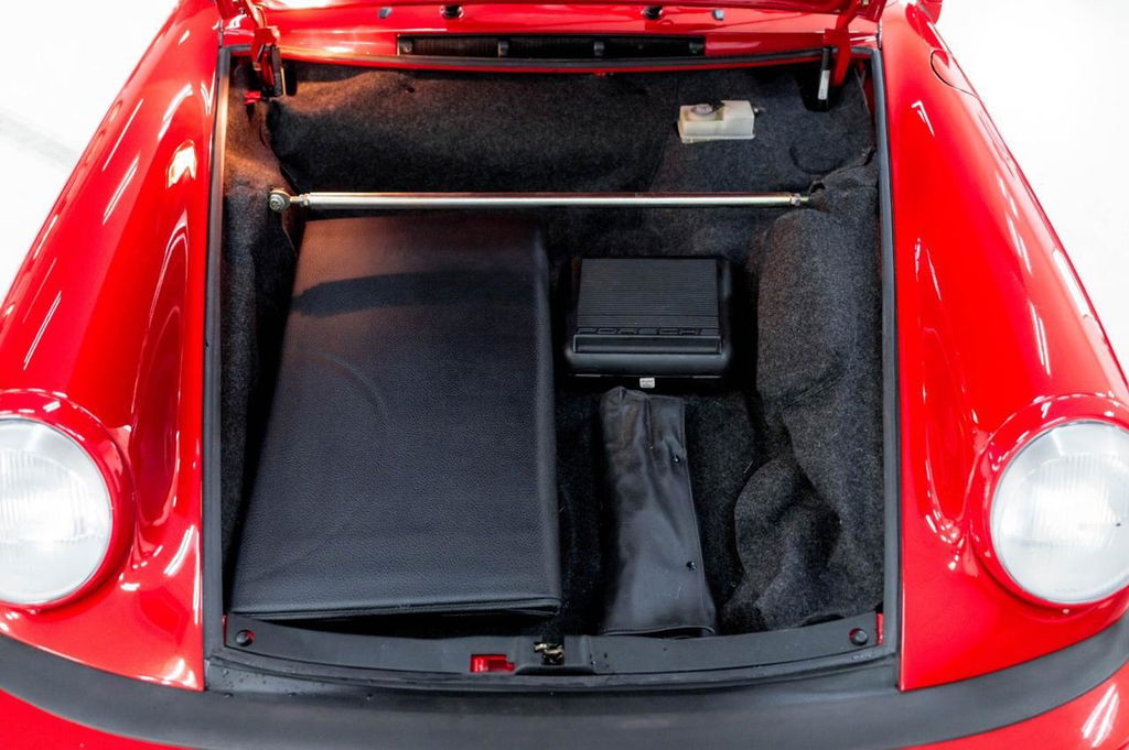 Porsche 911 Carrera 3.2 (US)