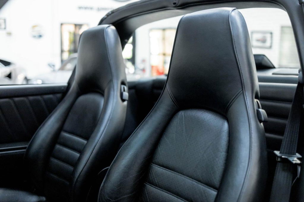 Porsche 911 Carrera 3.2 (US)