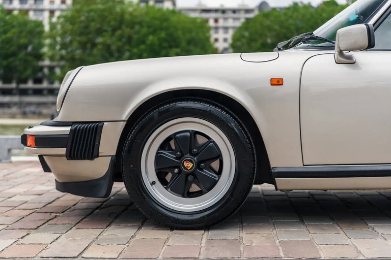 Porsche 911 Carrera 3.2