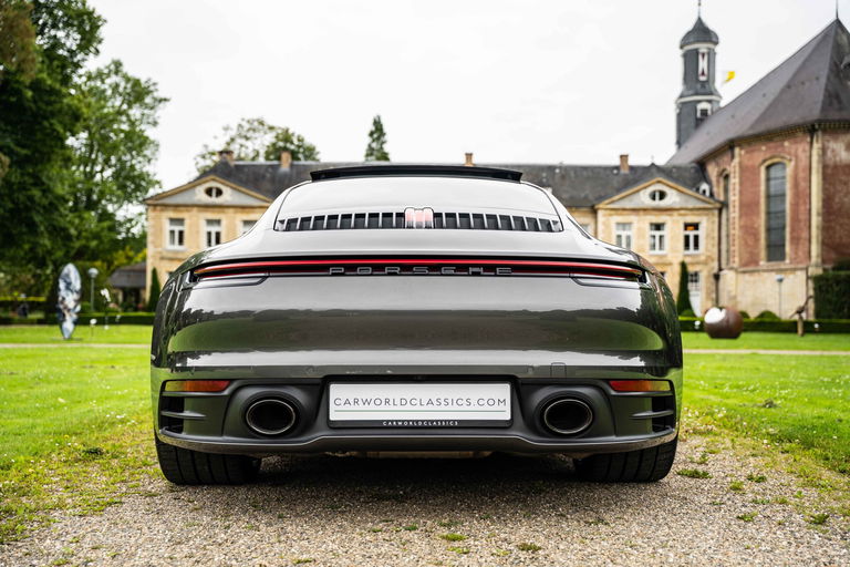 Porsche 992 Carrera